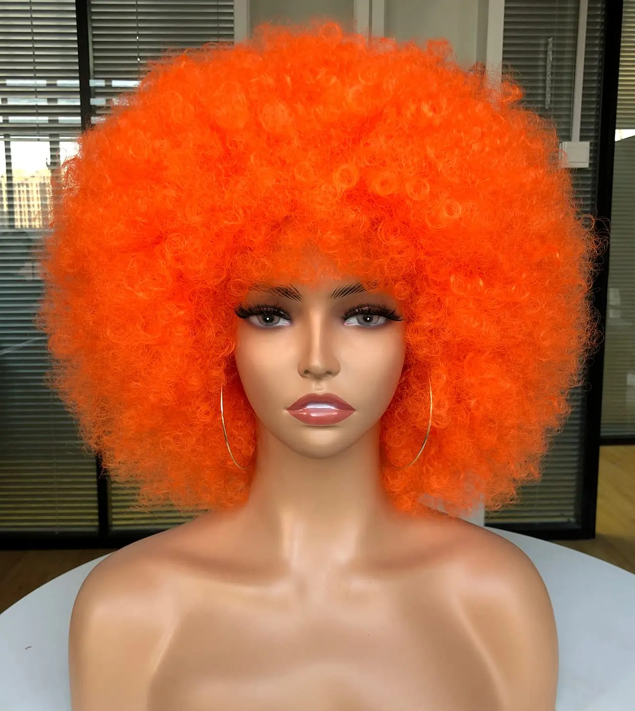 合成アフロウィッグ,巻き毛,大きな弾力性,自然な外観,ハロウ - Synthetic Braided Wigs For Black Women のレビューと価格